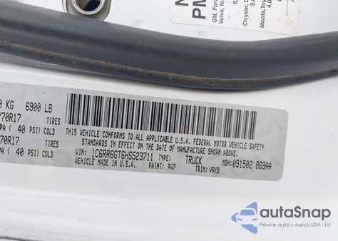 2017 Ram 1500 Slt 4X2 6'4 Box z USA, uszkodzony, nr VIN 1C6RR6GT6HS523711